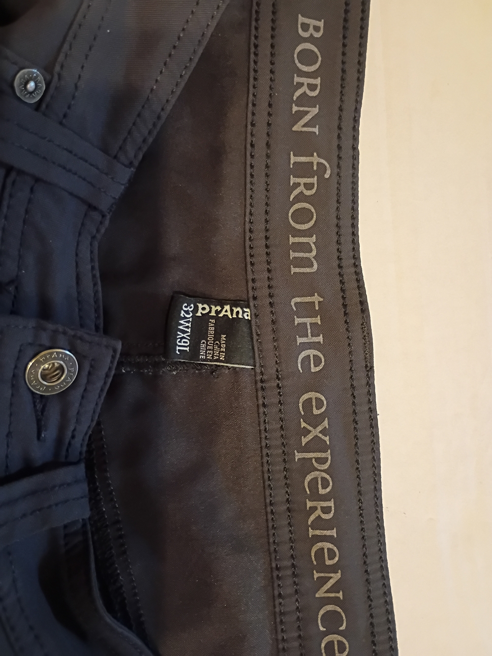 Prana Men's Breathe Charcoal Flat-Front Shorts Sz 32W 9L - Picture 3 of 5